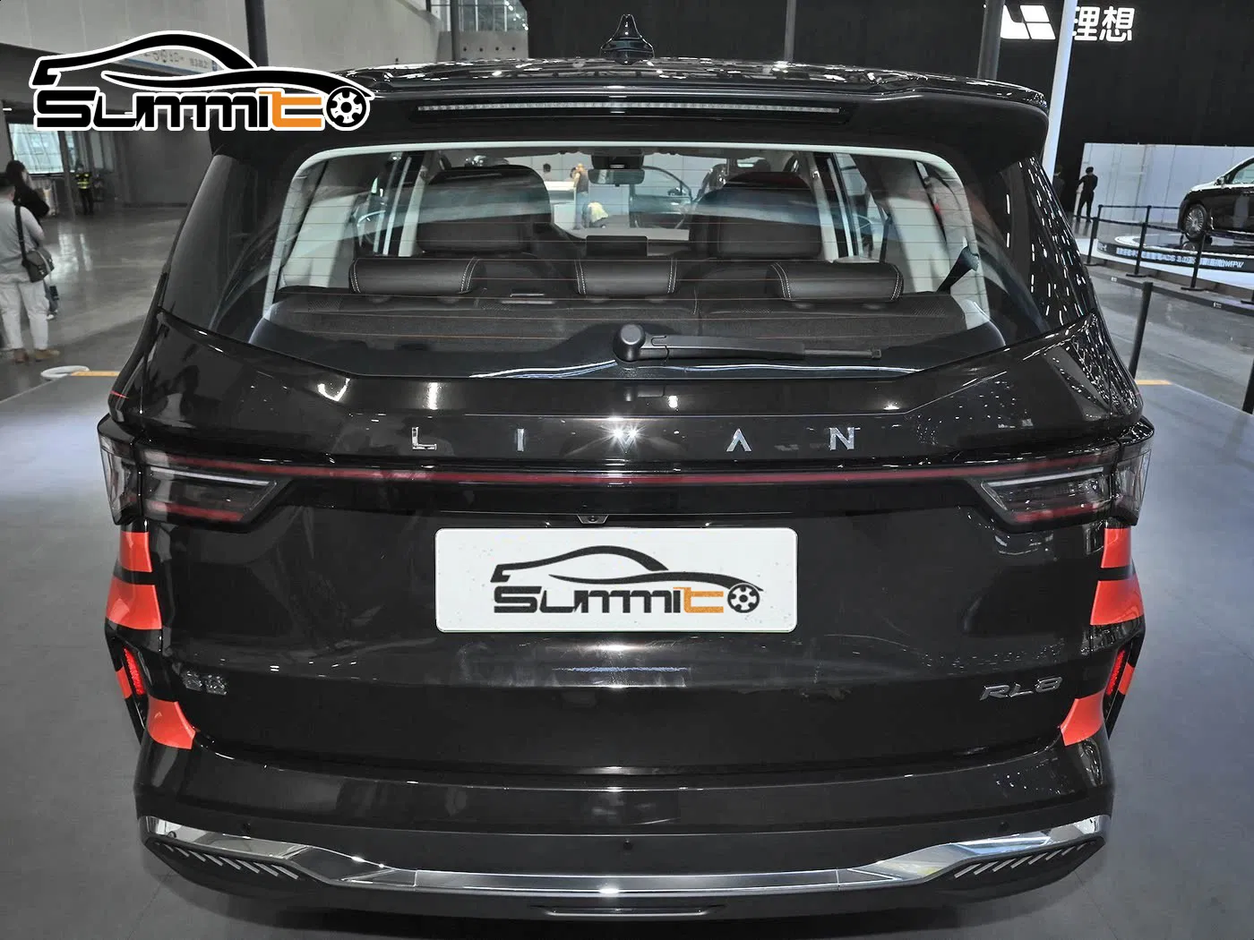 Livan 8 Interior Detail