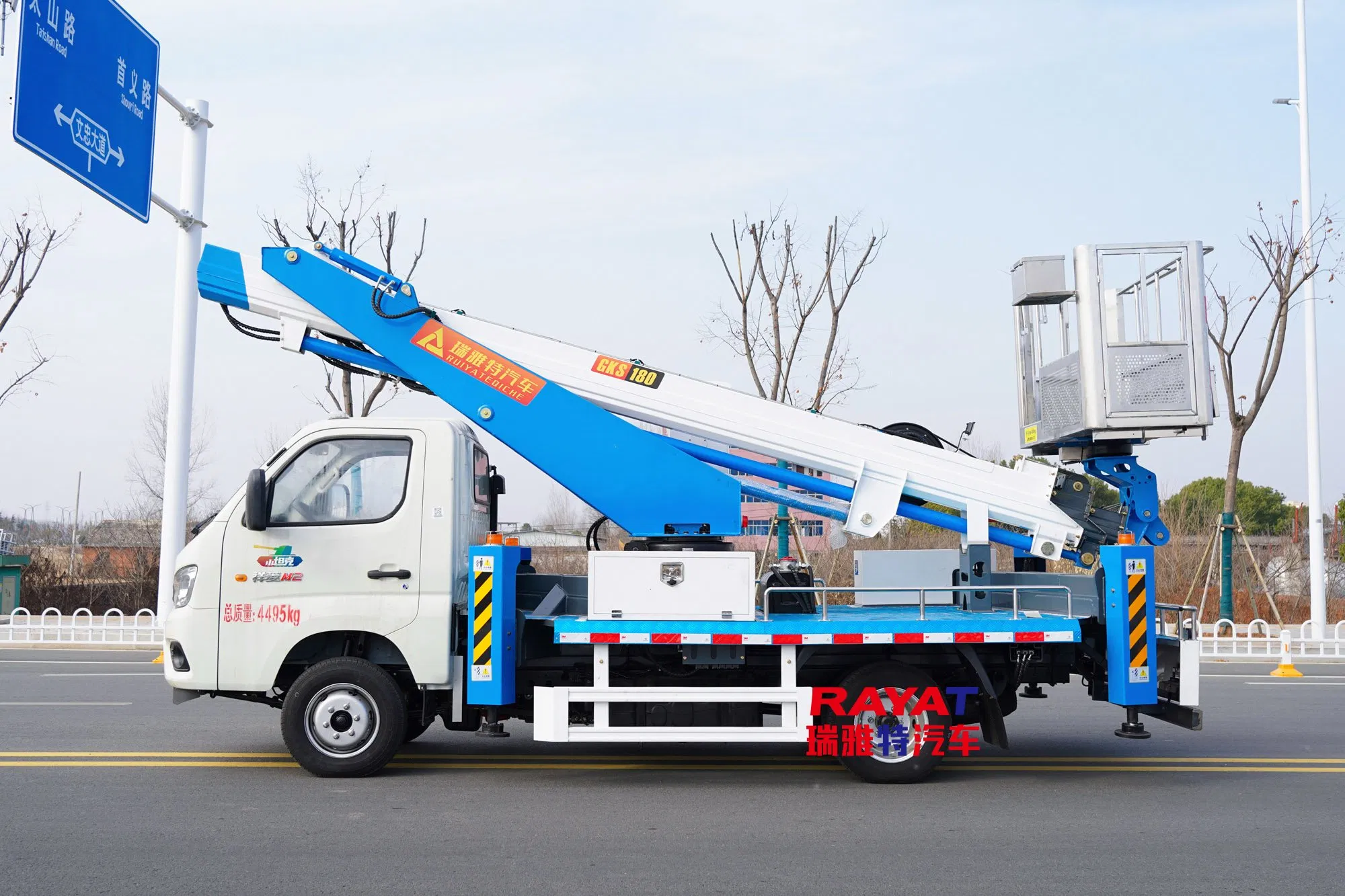 Heavy-Duty 4X2 Aerial Work Truck with 18m Hydraulic Crane Truck