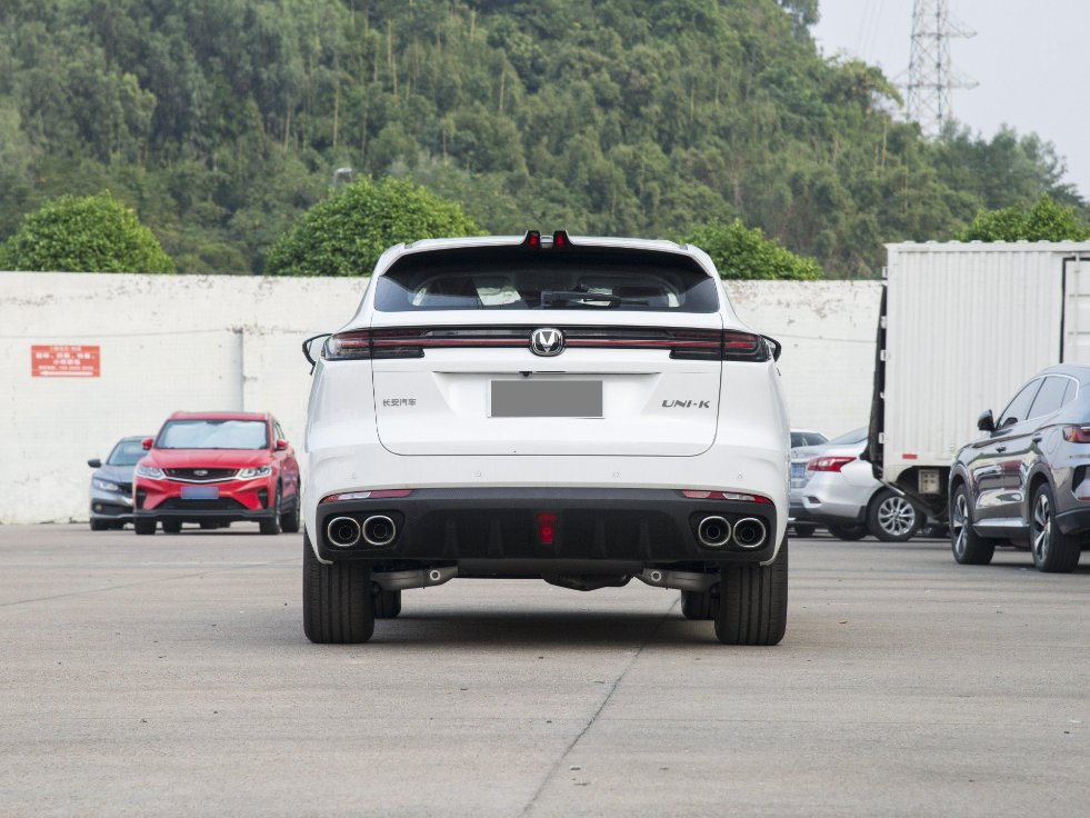 Performance-Driven Plug-in Hybrid SUV Changan Uni-K Idd Car
