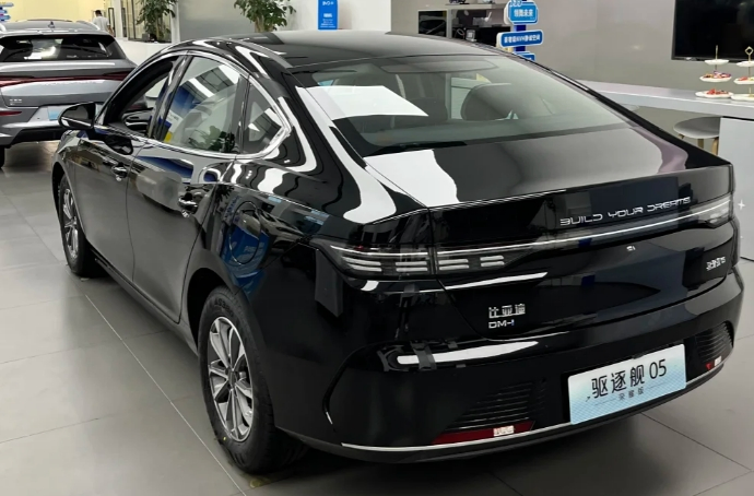 High Performance Byd Destroyer 05 4-Door, 5-Seater Sedan 1.5L High-Efficiency Engine Compact Plug-in Hybrid Sedan Ota Remote Upgrade