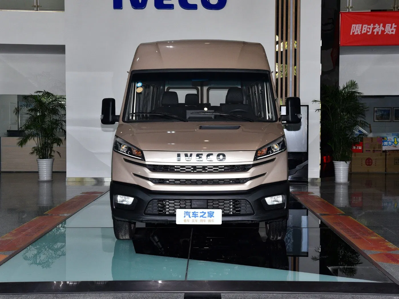 New Delight Commercial off-Road Used Iveco Daily Cargo Van