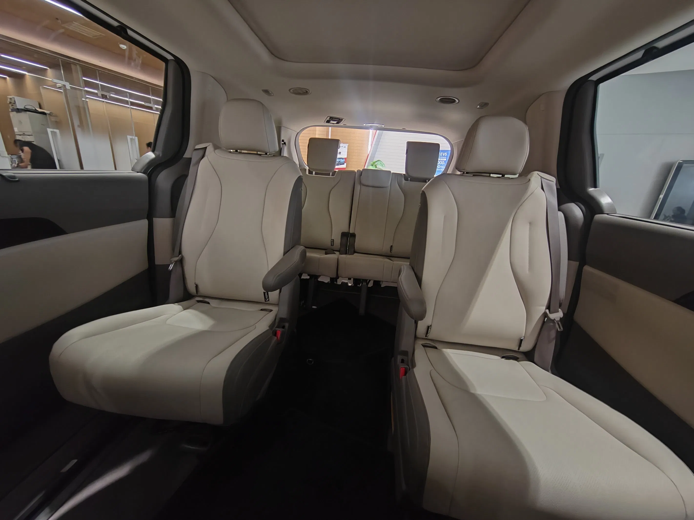 Luxury Family/Business Gasoline/Petrol at/Automatic Carnival/Sedona/Vq 7 Seats Passenger Van