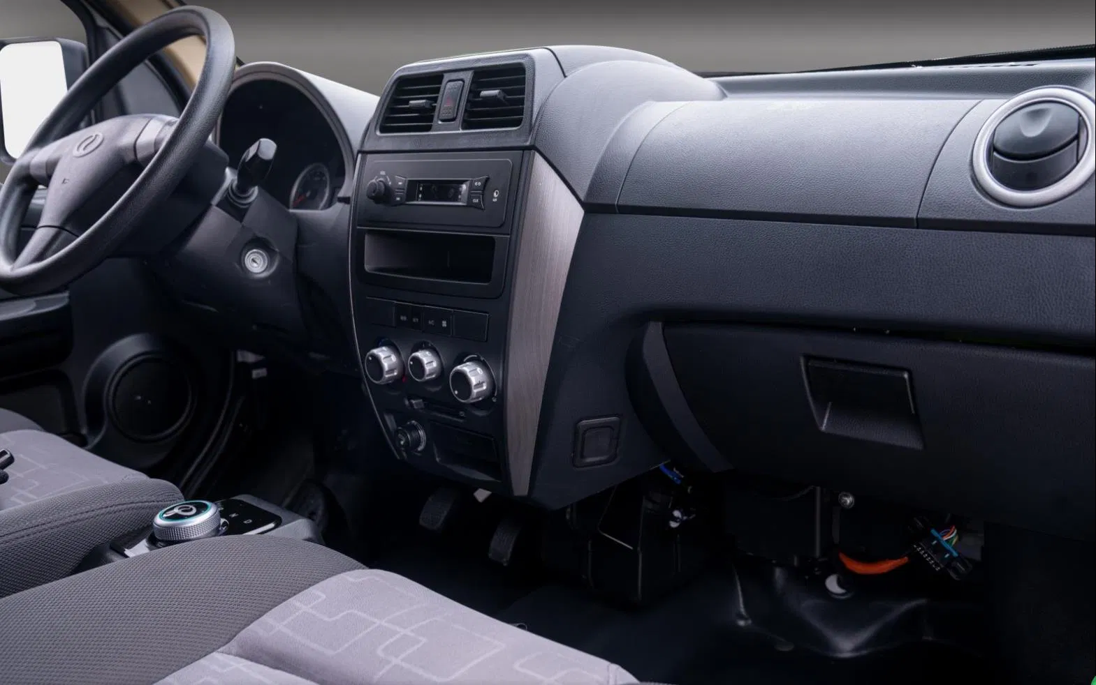 Dfsk Pure Electric Microfacet Multifunctional Electric Pickup Truck Ec35 Mini Van Mini Bus Electric Mini Van