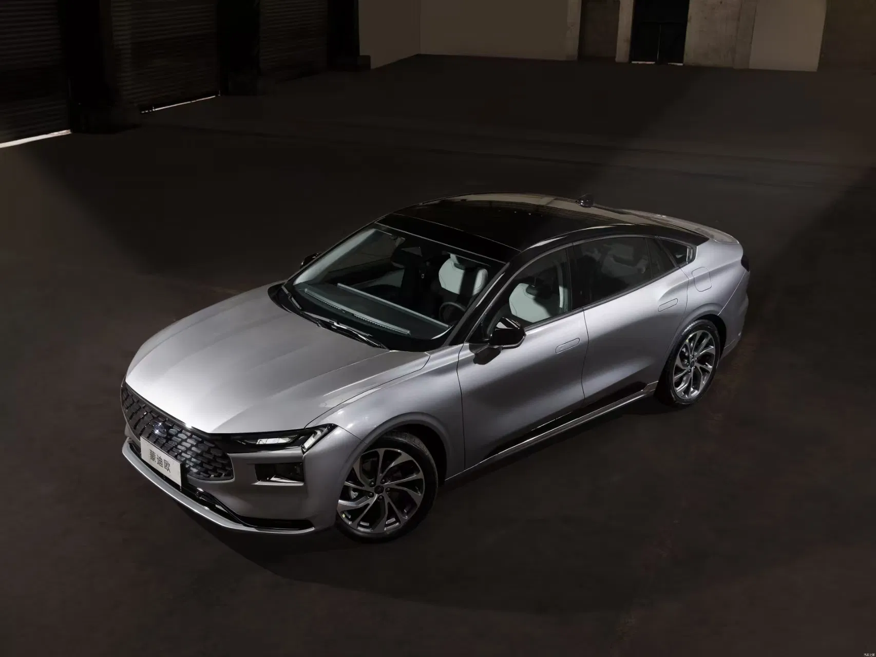 2022 Mondeo 2.0t Chinese Luxurious Long-Wheelbase Sedan