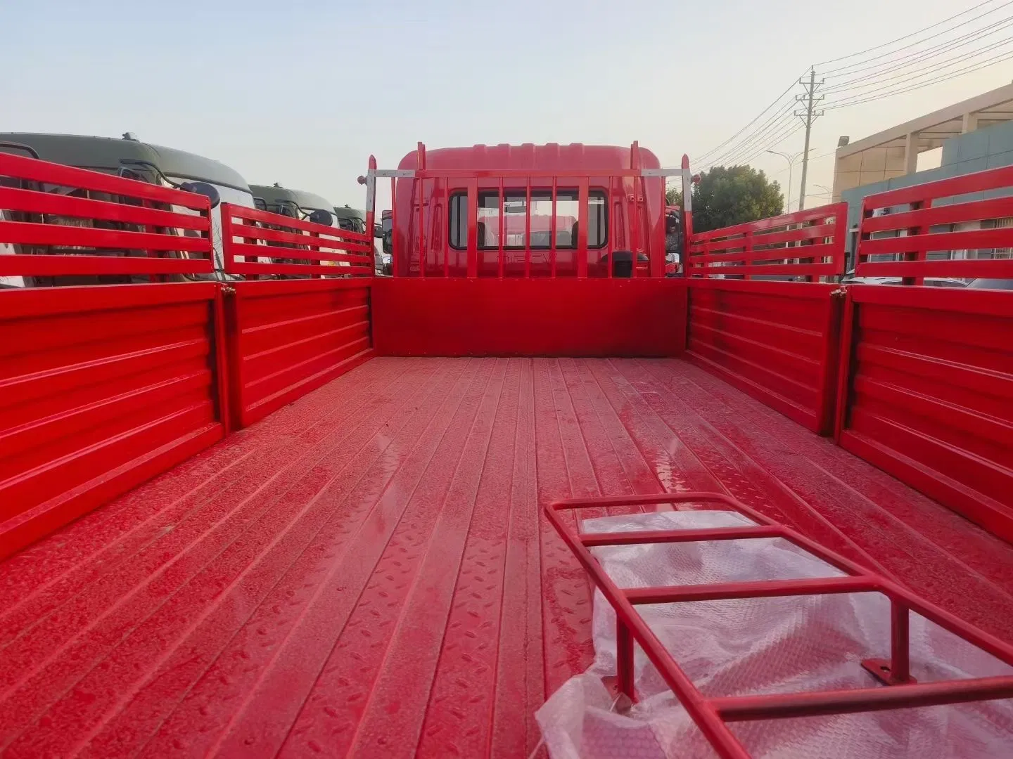 Effective Dongfeng 4X4 off Road Dry Van Vehicle Closed Van Vehicle