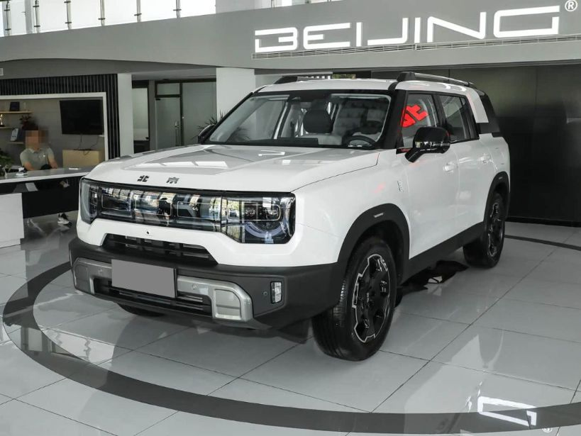 Style-Forward Versatile Beijing off-Road Bj30 Sport Utility Vehicle for Weekend off-Road Exploration