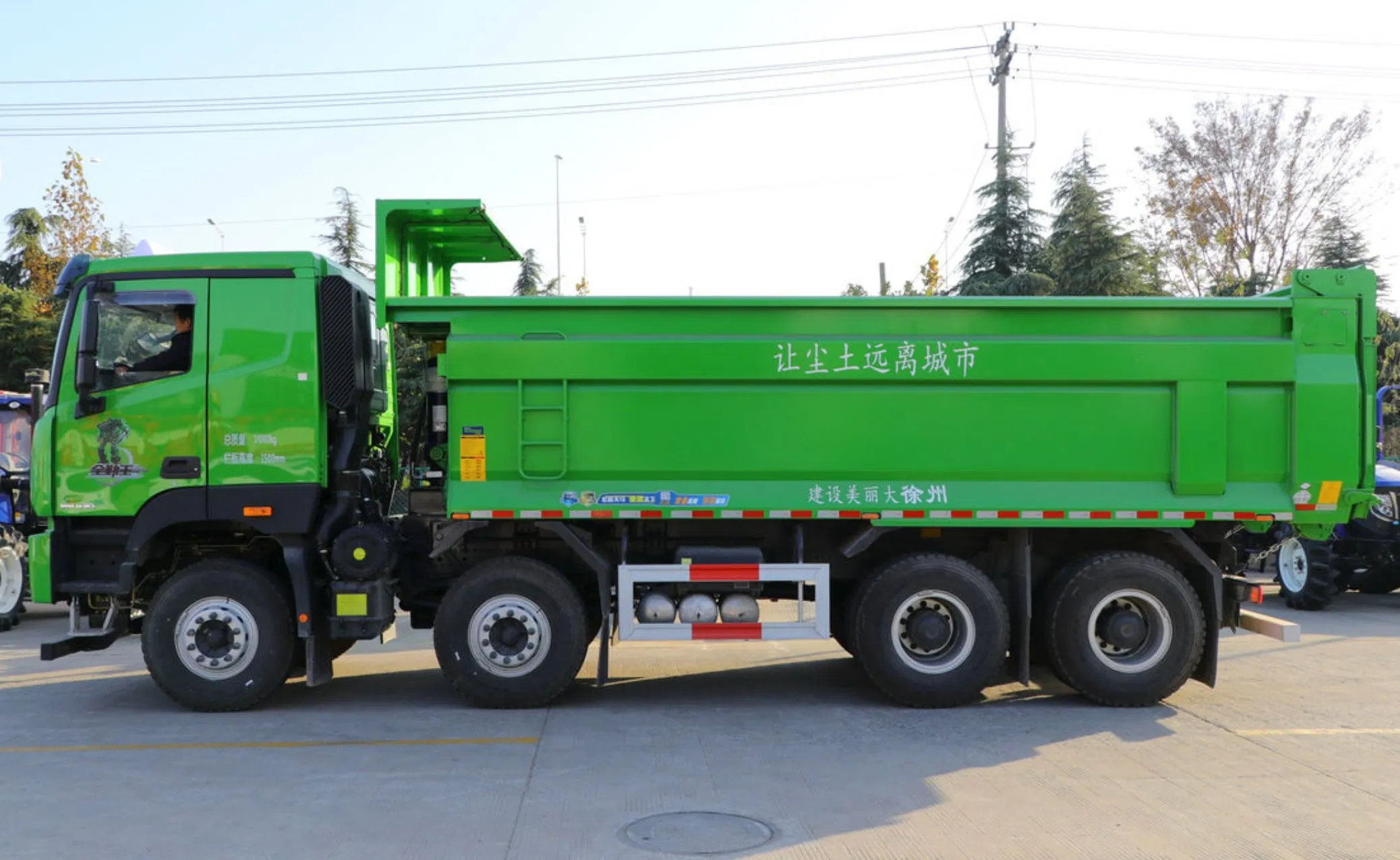 Foton Auman Gtl Heavy Duty Dump Truck, 440HP 8X4 Drivetrain, 6.8m Body, Amt Automatic Transmission for Construction Work