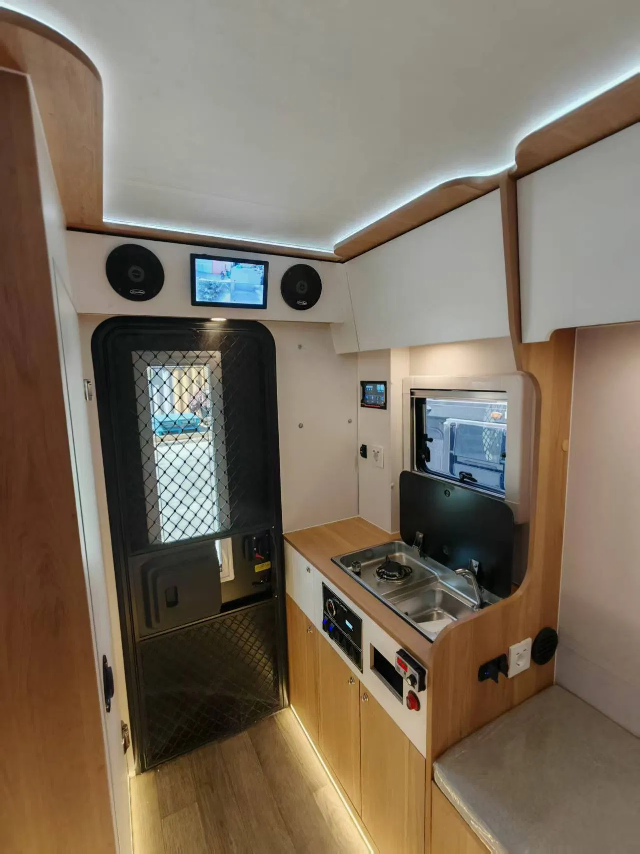 Factory OEM/ODM Camping Solution Custom Aluminum Camper Shell for Pickup Trucks