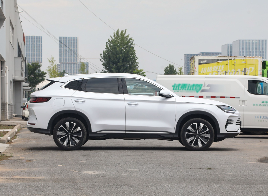 Affordable Electric Vehicle 2025 Byd Song Plus with 1500 Km Range Car