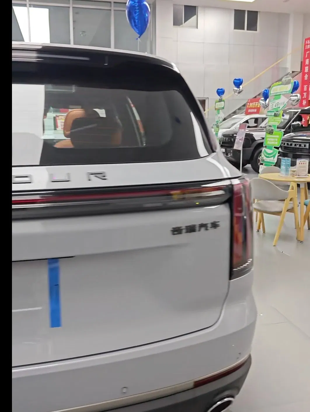 Jetour X70L 5-Seater SUV 1 5t Plug-in Hybrid 2WD Drive