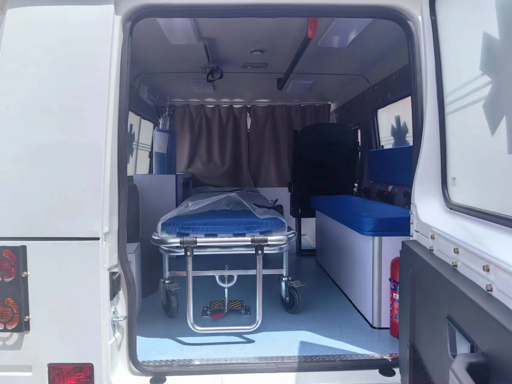 Warrior SUV Ambulance Diesel Gasoline 4X4 4*4 4WD Orv off-Road Vehicle