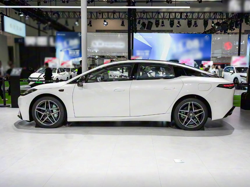 Hyper Gt, Hyptec Gt, Moteur arrière, Traction arrière, 630km, Voitures de taille moyenne à grande, Batterie lithium ternaire, Batterie lithium fer phosphate, VE