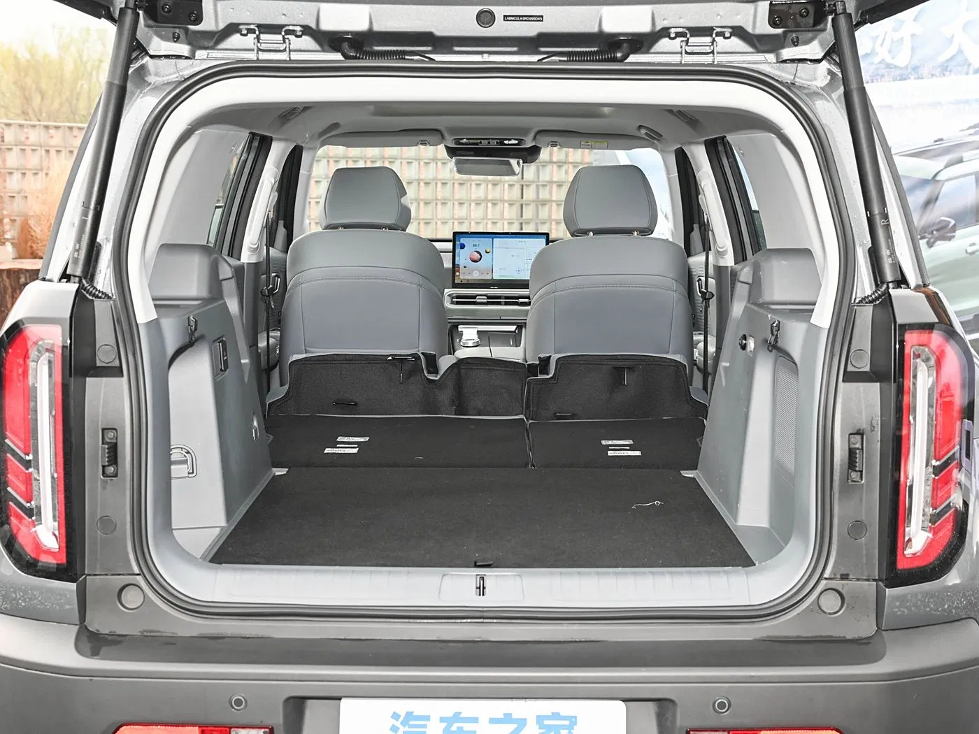 Style-Forward Powerful Beijing off-Road Bj30 Sport Utility Vehicle for Weekend off-Road Exploration