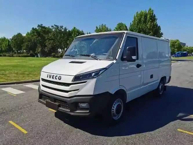 Diesel Commercial Vehicle 10 to 17 Passengers Transport Used Iveco Cargo Van