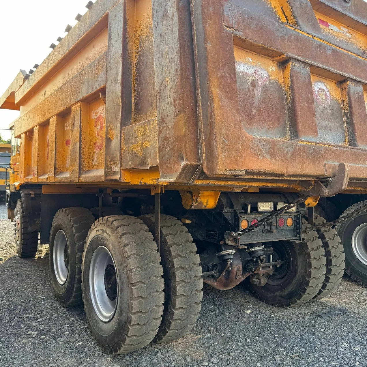 Efficient Unload Wide Body Heavy Duty Truck Durable Parts Mining Work Dump Truck