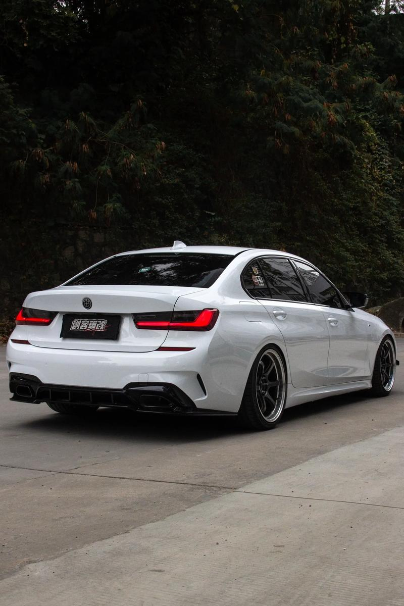 Used Hot Selling 3 Series Luxury Large Sedan