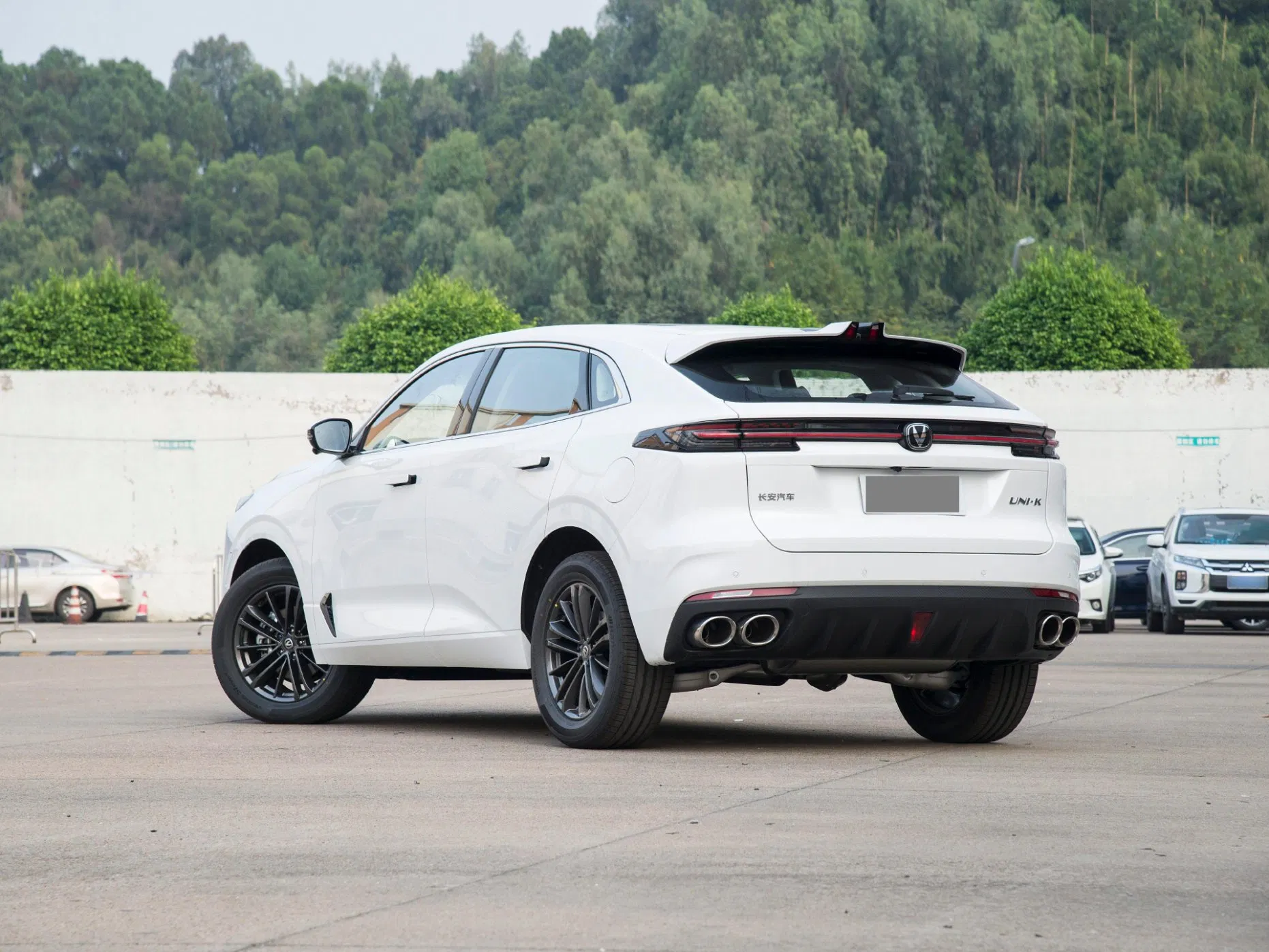 Performance-Driven Plug-in Hybrid SUV Changan Uni-K Idd Car