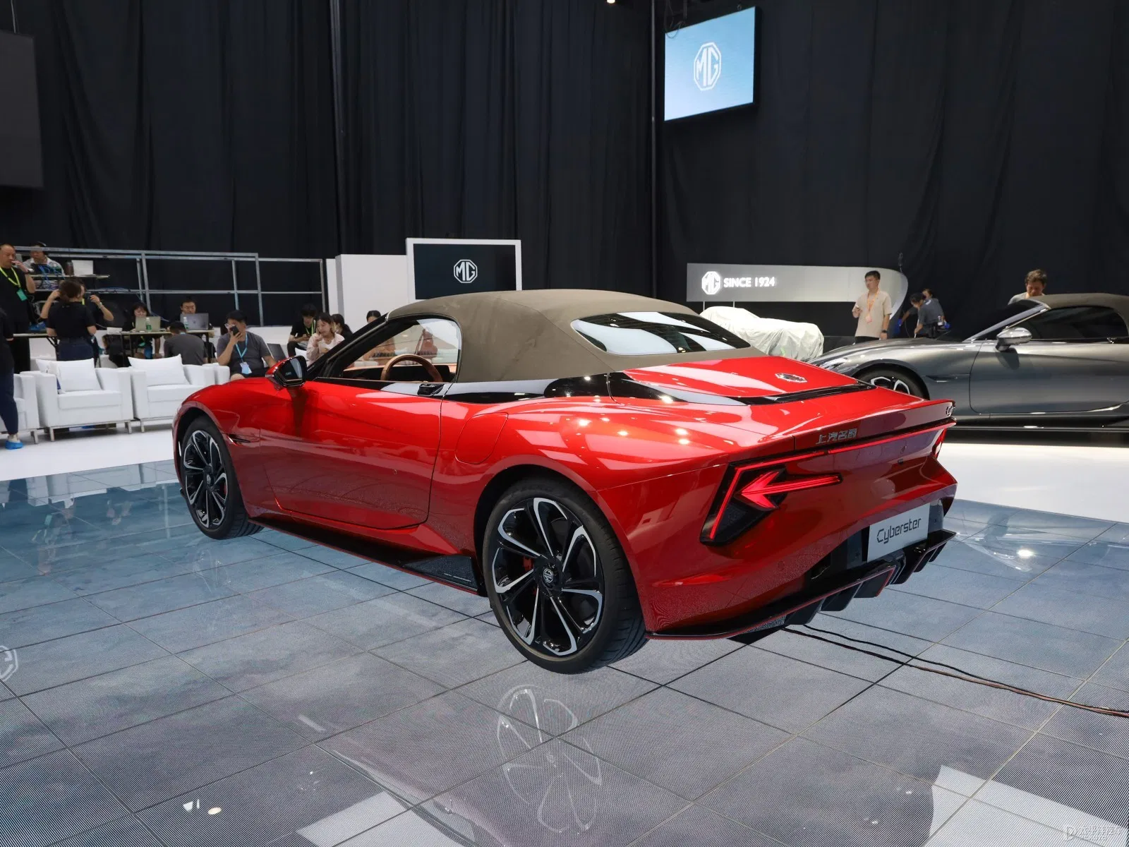 High Torque Single Motor Performance Car Mg Cyberster Electrical Sports Car