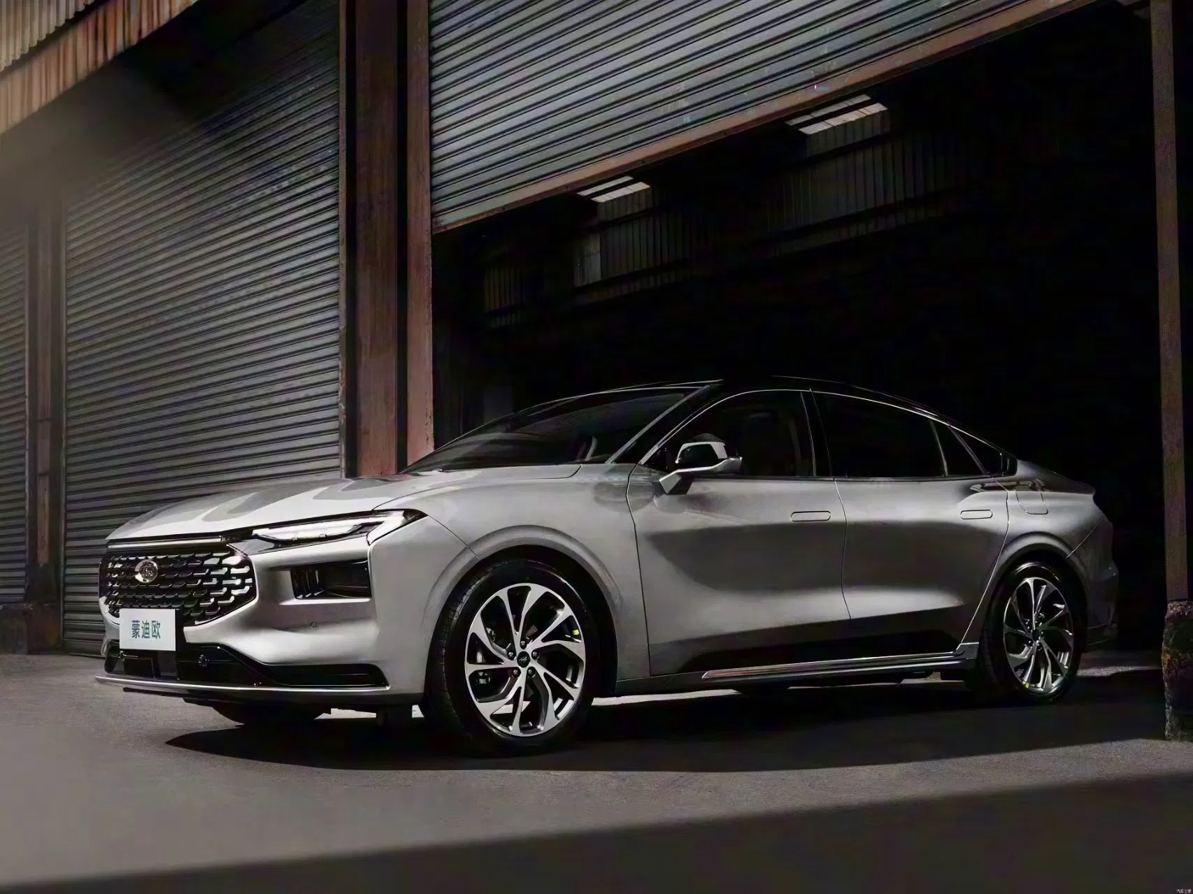 2022 Mondeo 2.0t Chinese Luxurious Long-Wheelbase Sedan