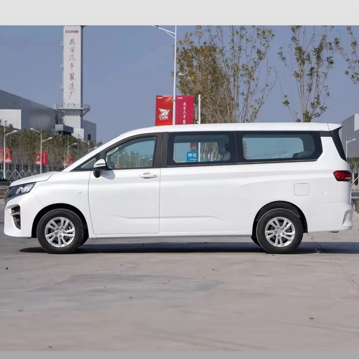 2.0L Gasoline Minivan 5mt 144 HP 4 Cylinders Engine Most Reliable Minivans for Families with 2/7/9 Seater/Passenger