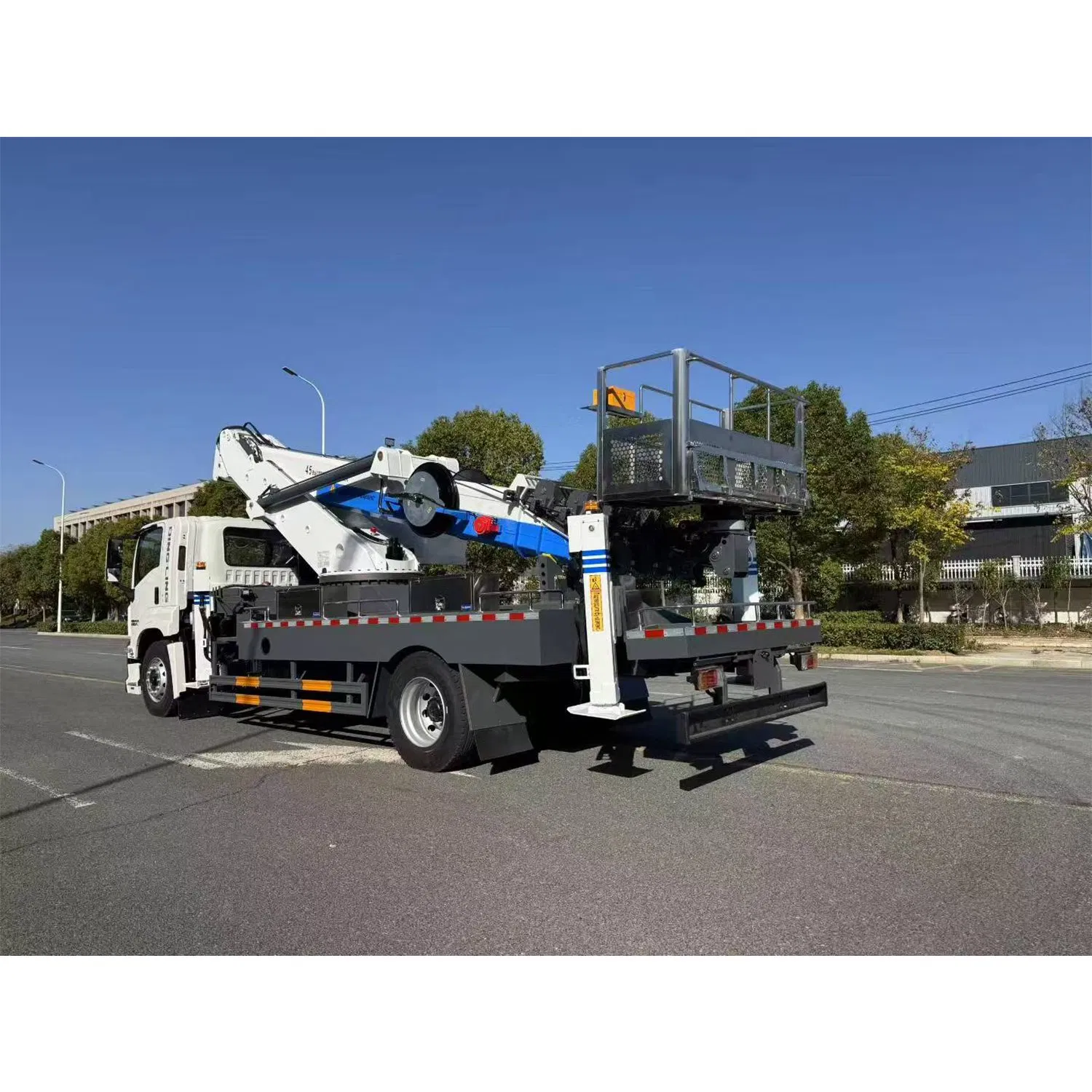 Heavy Duty High Strength 3000W 360&amp; Deg; Aerial Platform Aerial Work Truck