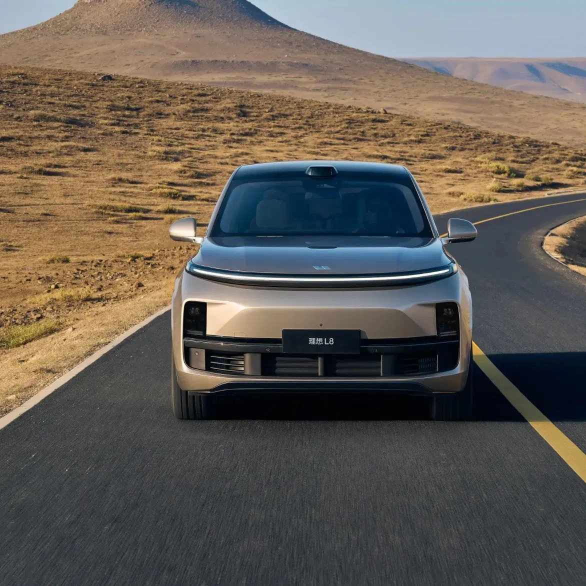 Li L8 Automobile Hybrid SUV Electric Car with Exceptional Range and Luxury Performance