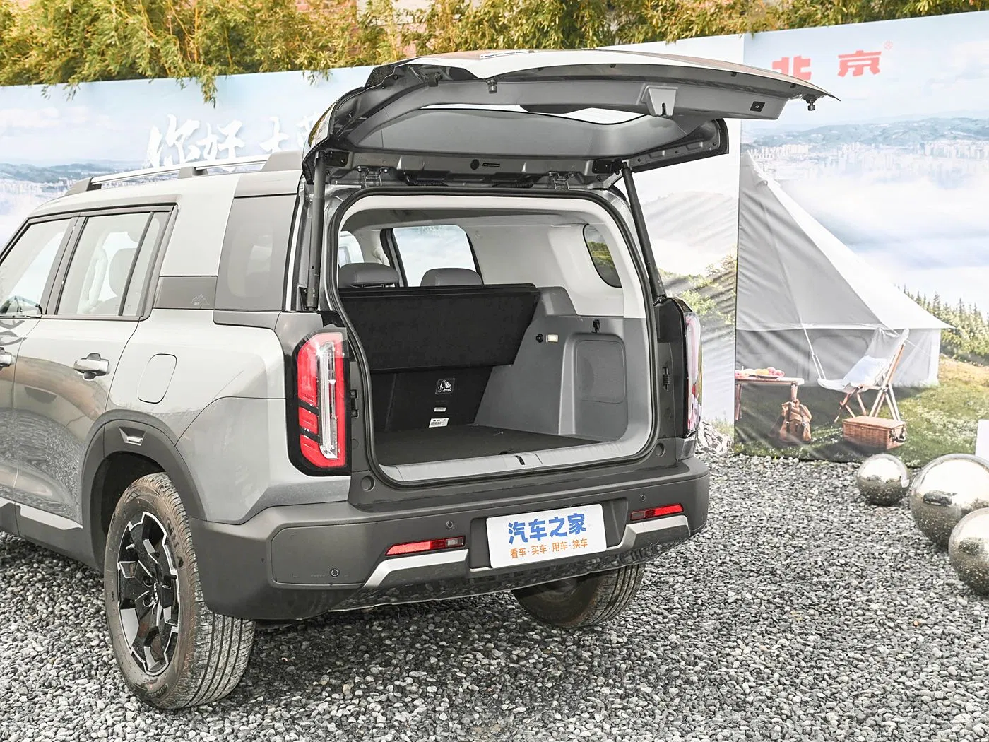 Style-Forward Powerful Beijing off-Road Bj30 Sport Utility Vehicle for Weekend off-Road Exploration