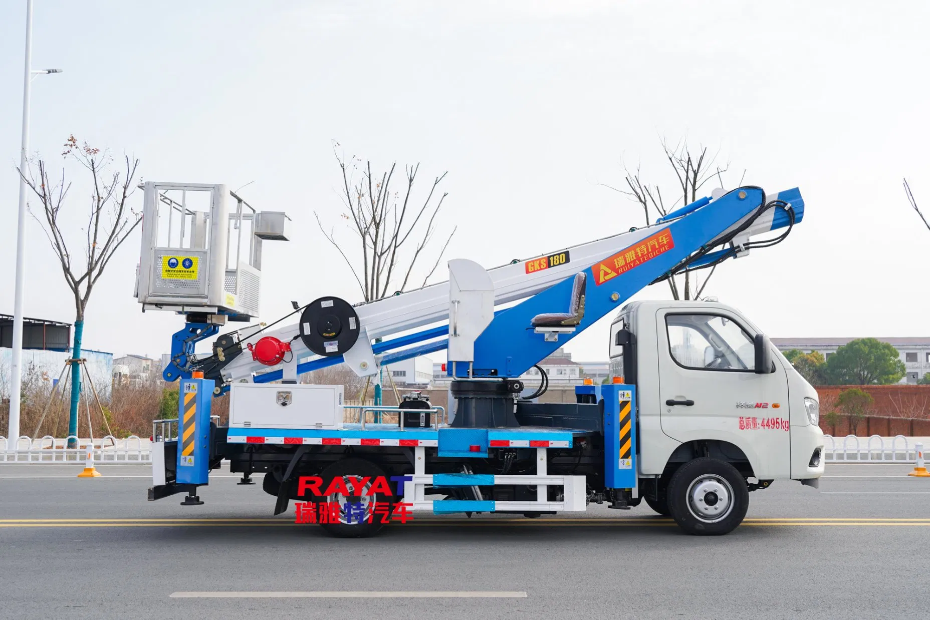 Heavy-Duty 4X2 Aerial Work Truck with 18m Hydraulic Crane Truck