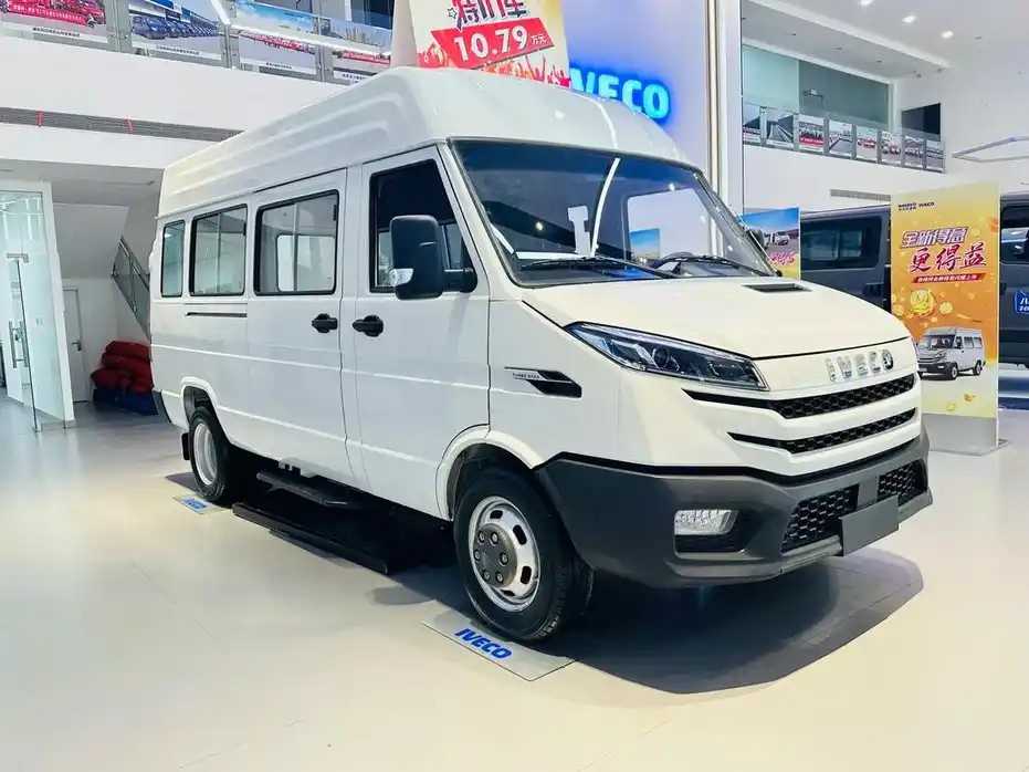 Diesel Commercial Vehicle 10 to 17 Passengers Transport Used Iveco Cargo Van