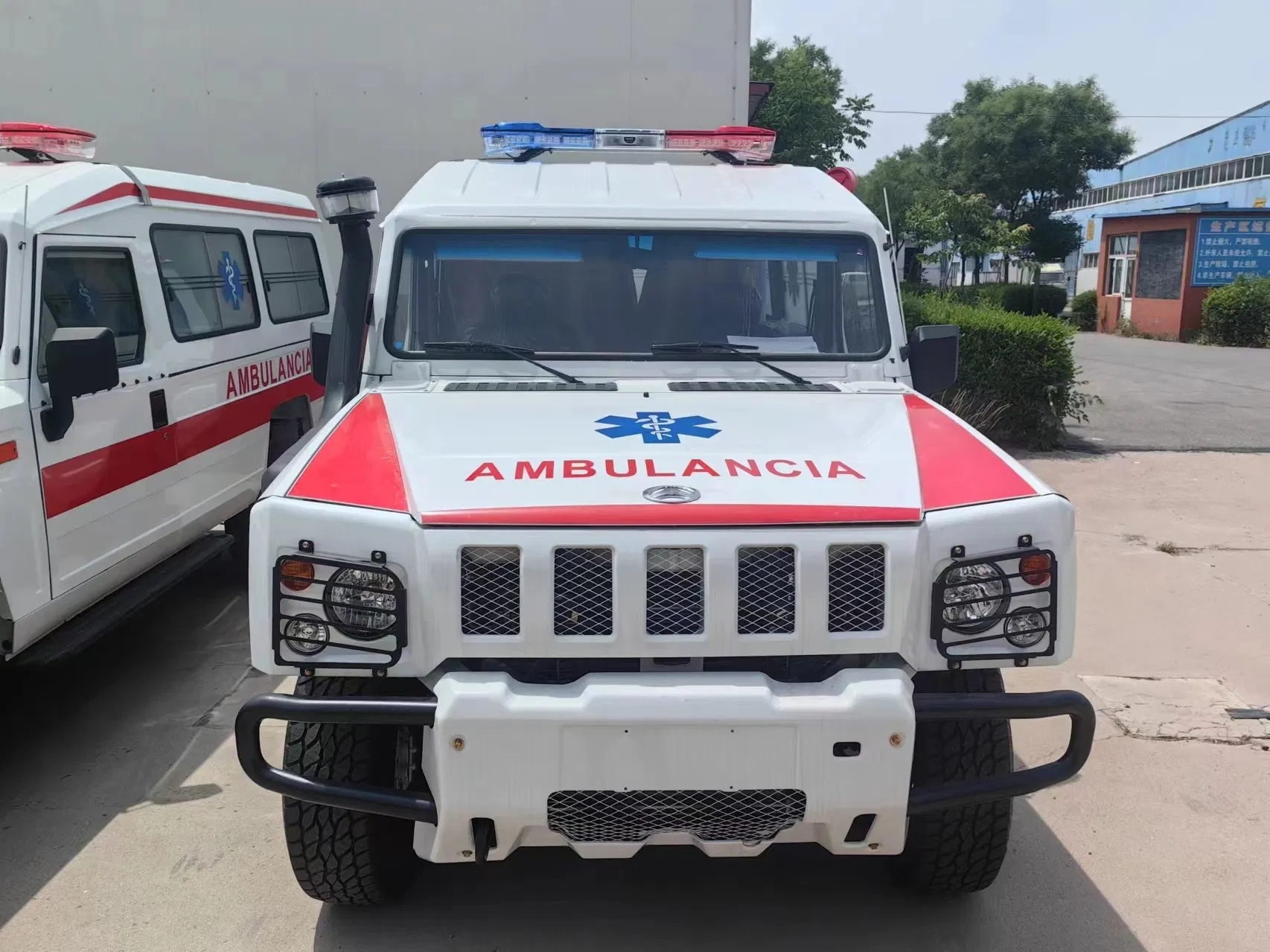 Warrior SUV Ambulance Diesel Gasoline 4X4 4*4 4WD Orv off-Road Vehicle