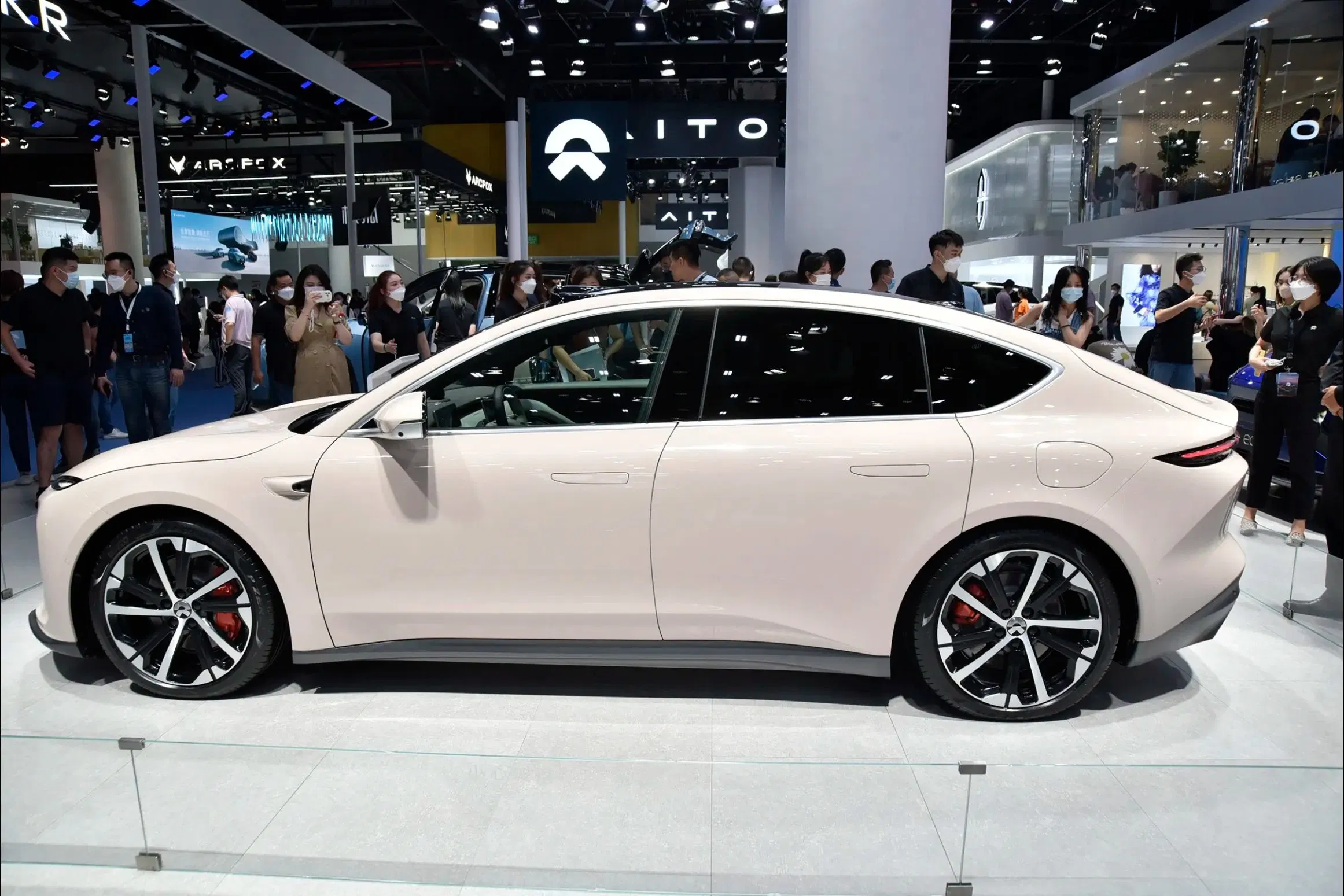 Nio Et5 2024 New Energy Vehicles Luxury Car Compact Executive Car Awd Electric Vehicle