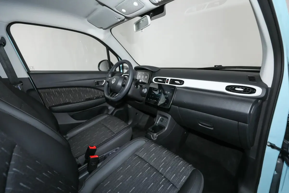 T03 Interior View