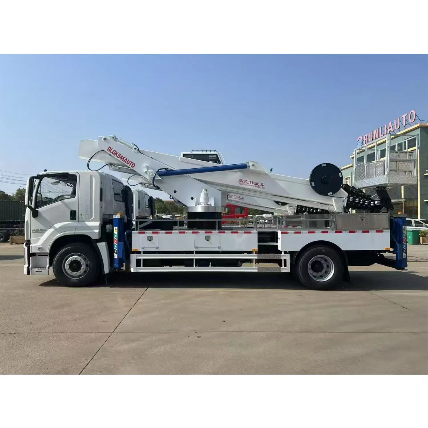 Heavy Duty High Strength 3000W 360&amp; Deg; Aerial Platform Aerial Work Truck