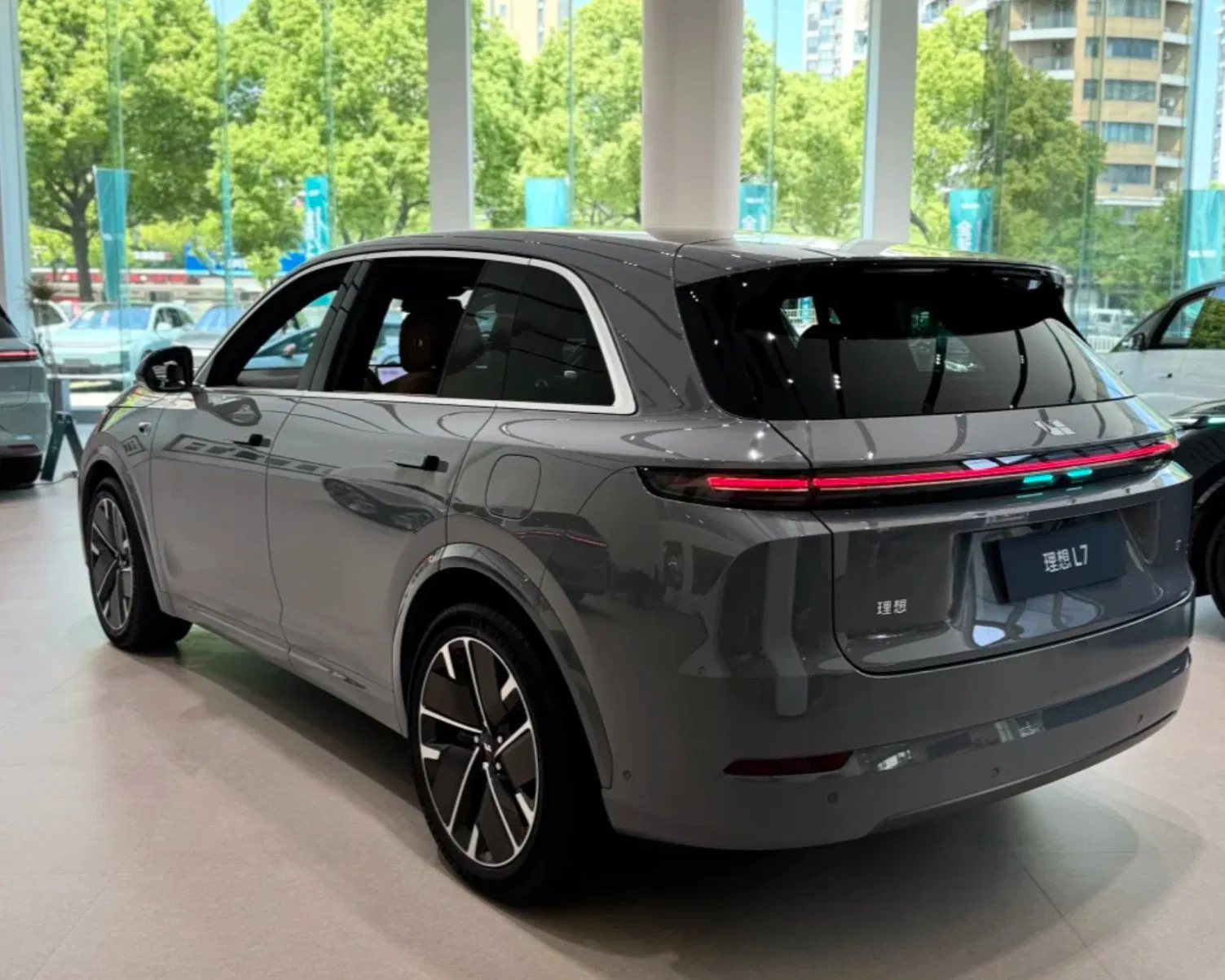 Stock Lixiang L7 Idea L7 5-Door 5-Seater SUV Plug-in Hybrid