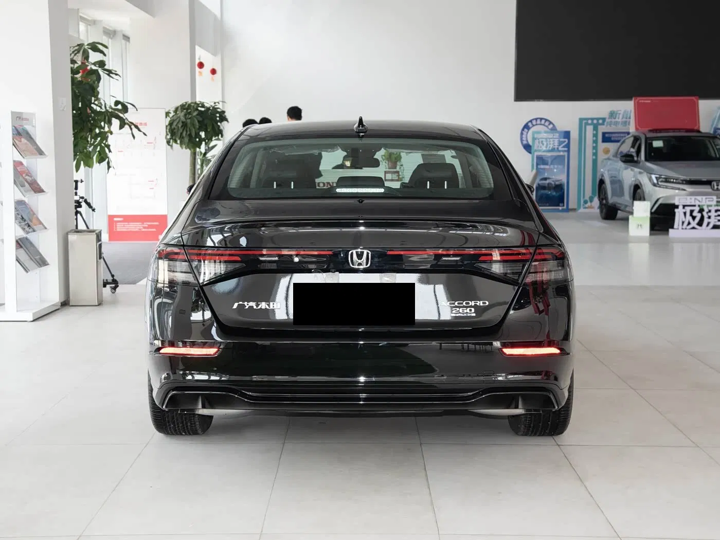 Fuel-Powered Sedan Perfection: Accord's Multi-Version Luxury for B-Class Drivers