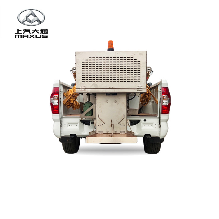 Saic Maxus T70 Interstellar L Diesel 4X4 Pickup Truck Small Snow Plow 1 Cubic Meter Snow Melter Spreader + 2 Meter Snow Plow