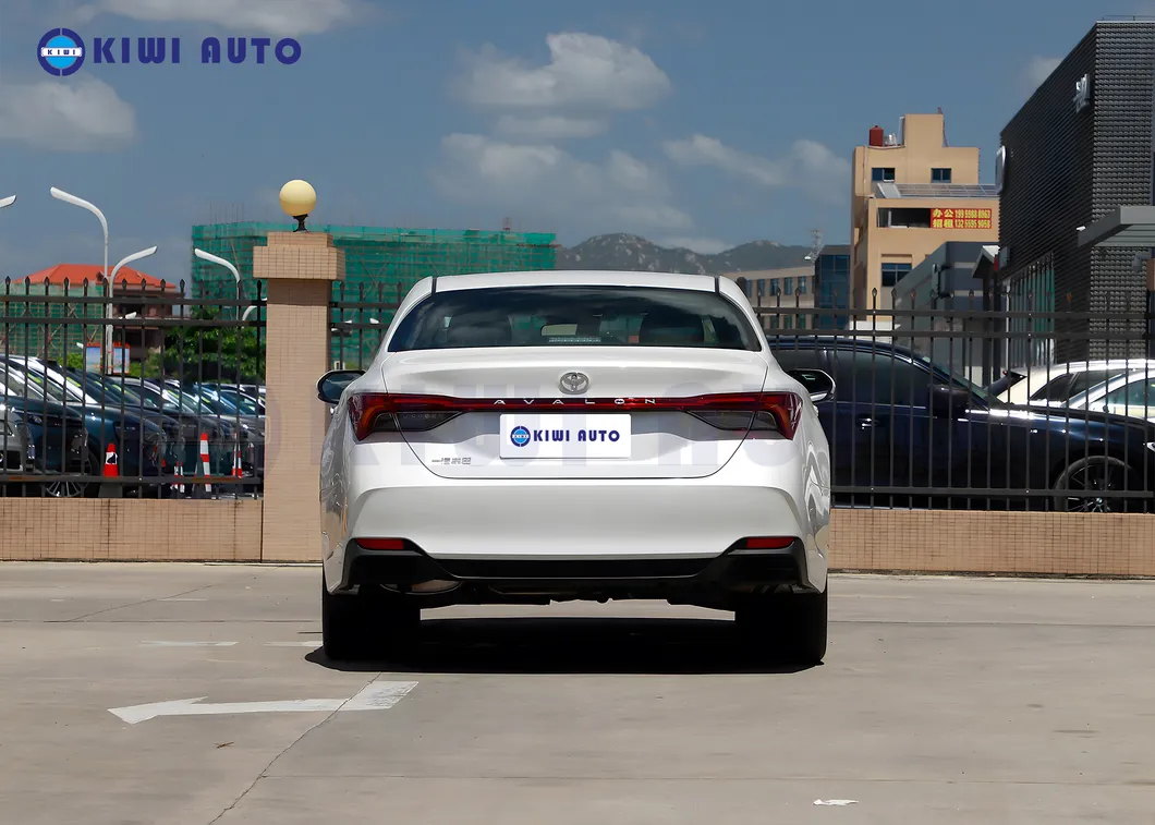 Toyota Avalon Detail