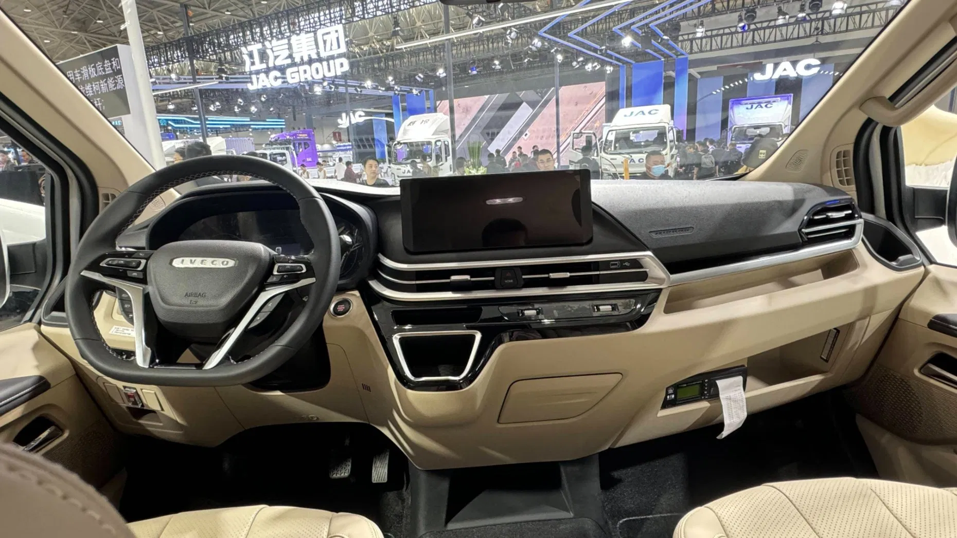 Naveco Brand High-Quality New Energy Commercial Vehicles Iveco Juxing Fidato Daily Electric Cargo Van