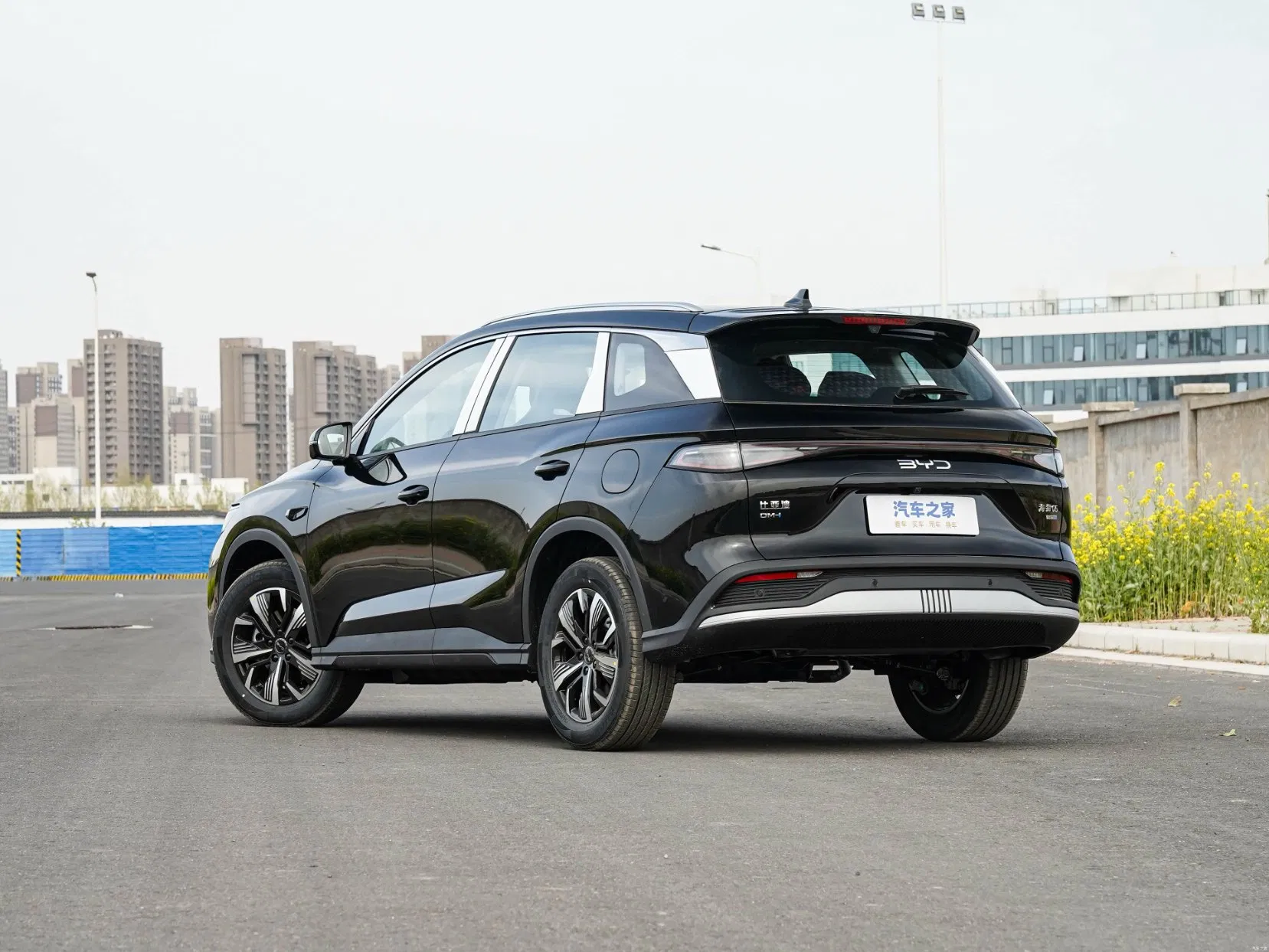 High Performance Fast Speed New Energy Vehicle Byd Sealion 05 Plug-in Hybrid EV Single Speed Gearbox 5-Door 5-Seater SUV Car