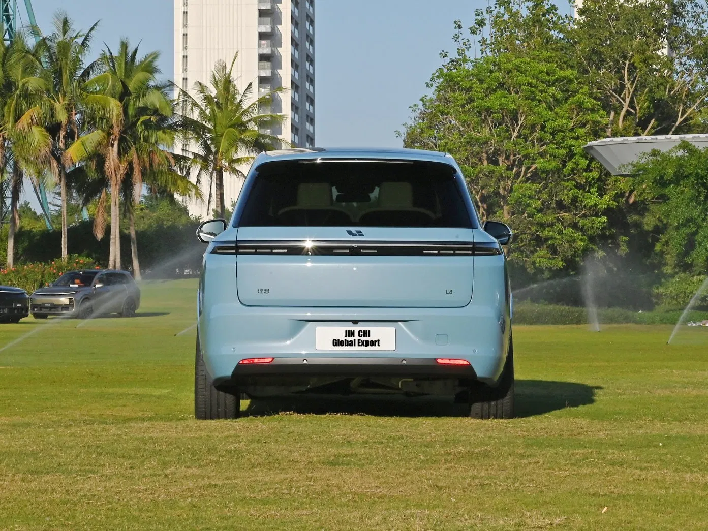 Li L8 Automobile Hybrid SUV Electric Car with Exceptional Range and Luxury Performance