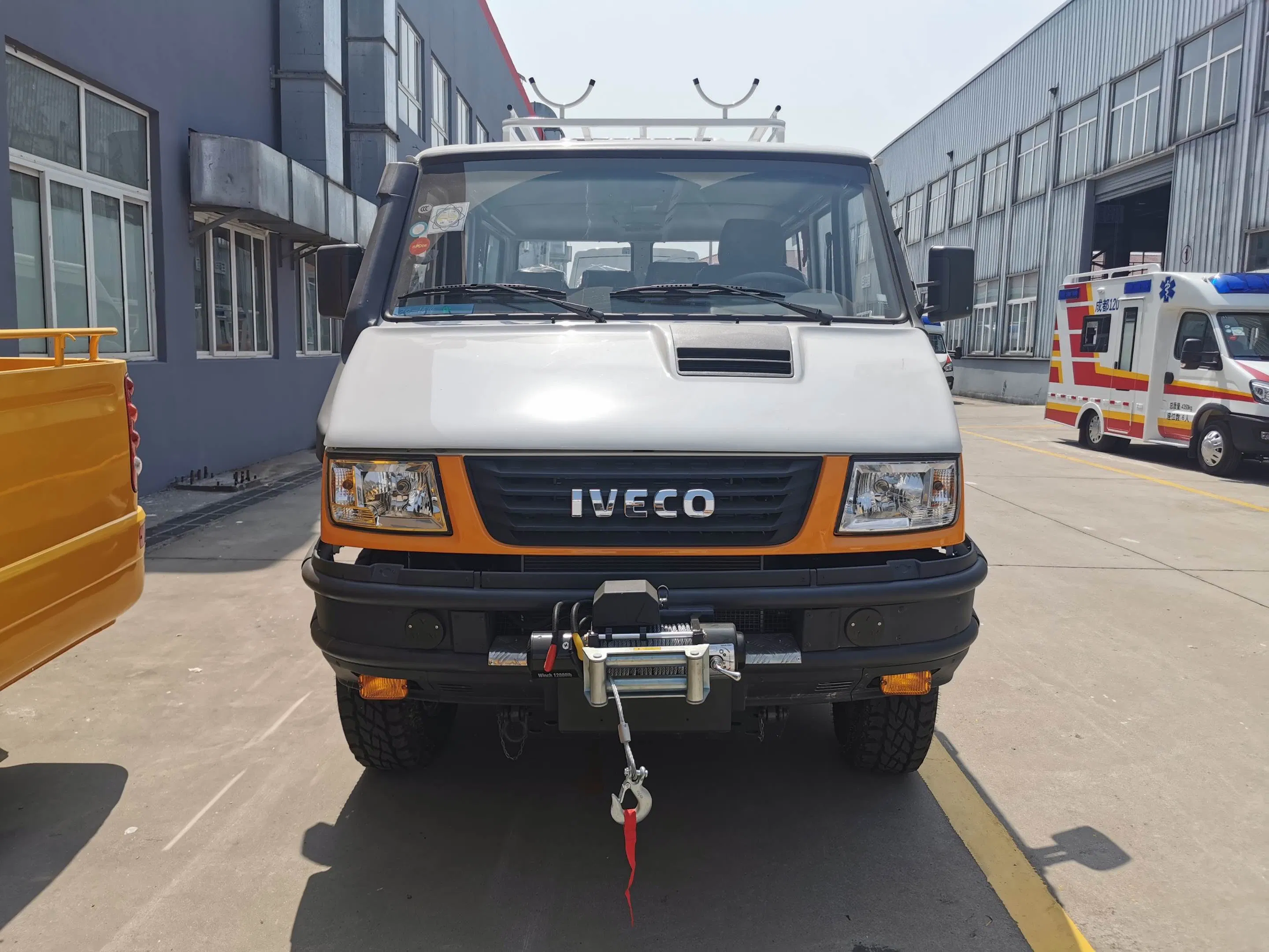 Lveco 4X4 off-Road Engineering Vehicle for Challenging Landscapes