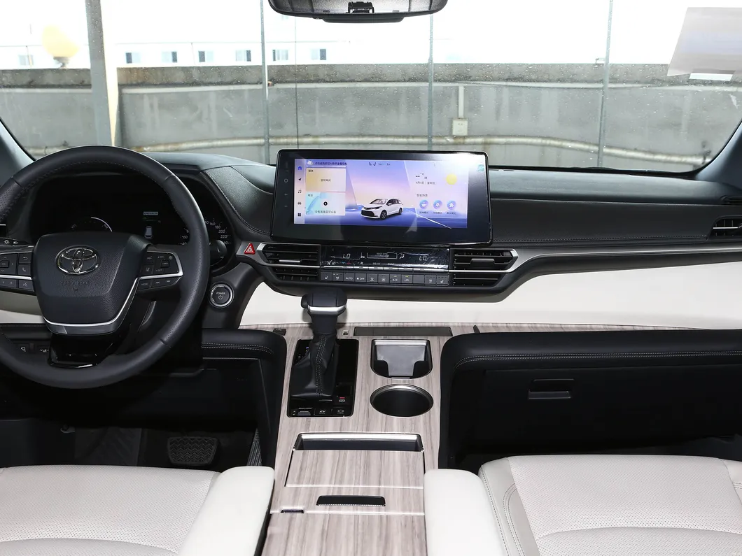 Sienna Hybrid MPV Features