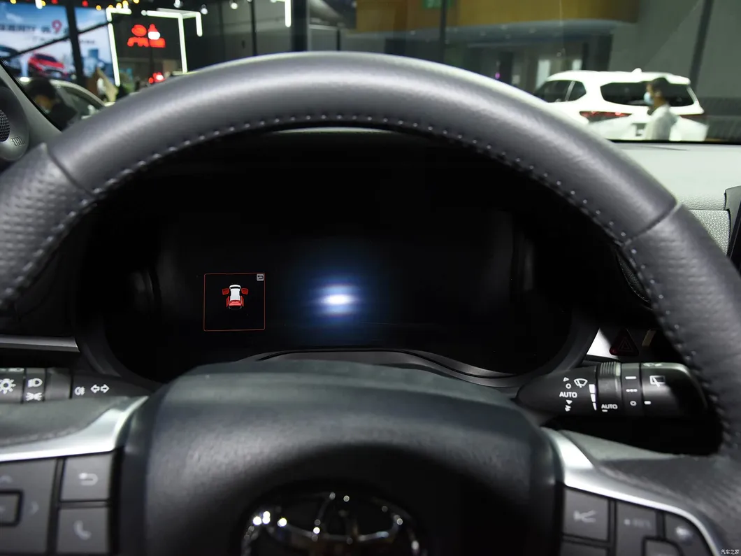 Sienna Hybrid MPV Detail