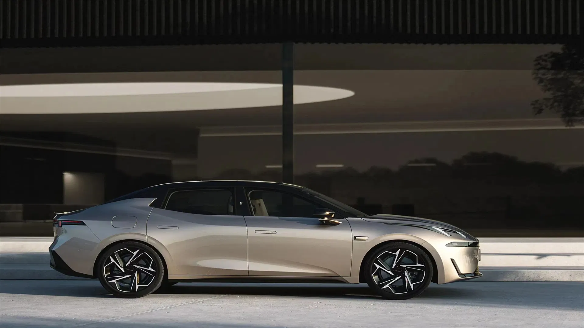 China Used Car Plug-in Hybrid Lynk&Co 07 Em-P Second-Hand Compact Car