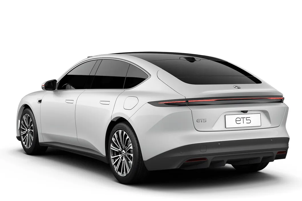 Nio ET5 Side View
