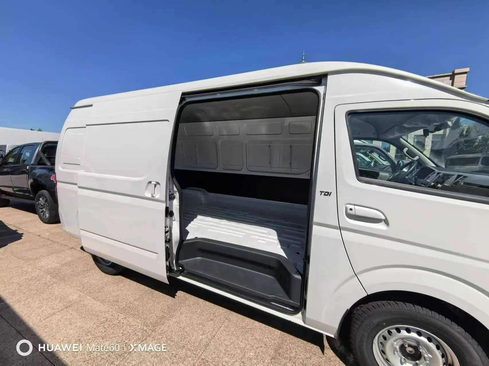 Reliable Foton View G9 Cargo Van for Commercial Use and Delivery