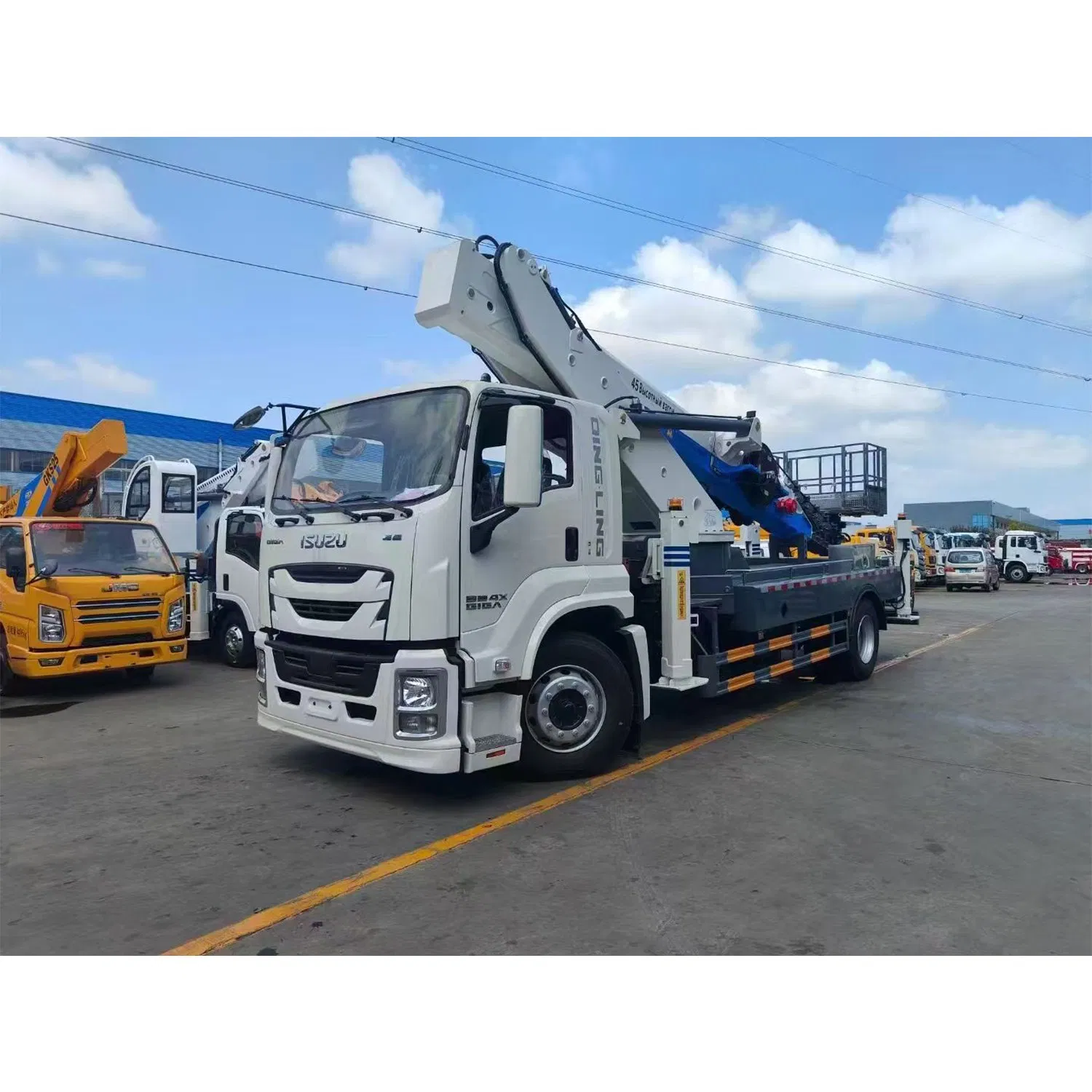 Heavy Duty High Strength 3000W 360&amp; Deg; Aerial Platform Aerial Work Truck