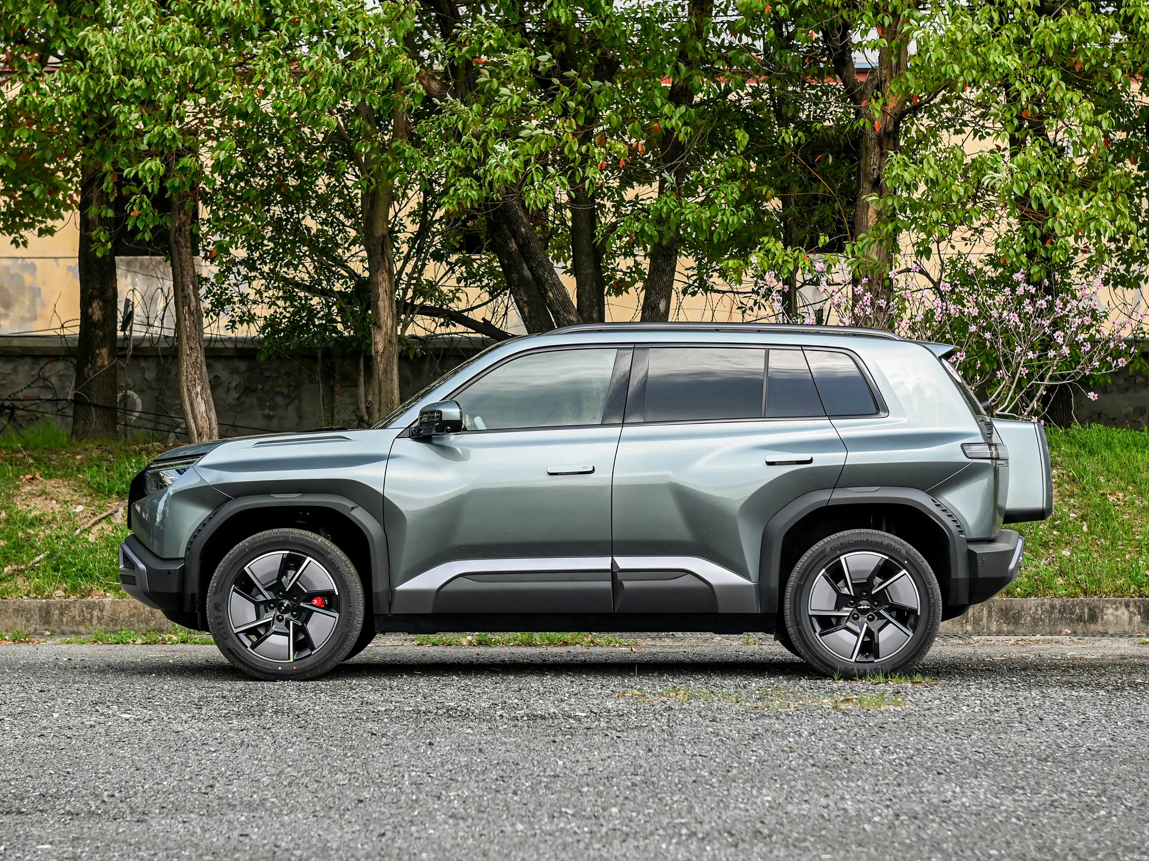 Sustainable New Energy Vehicle: Avatar Technologies 2025 Compact SUV Model