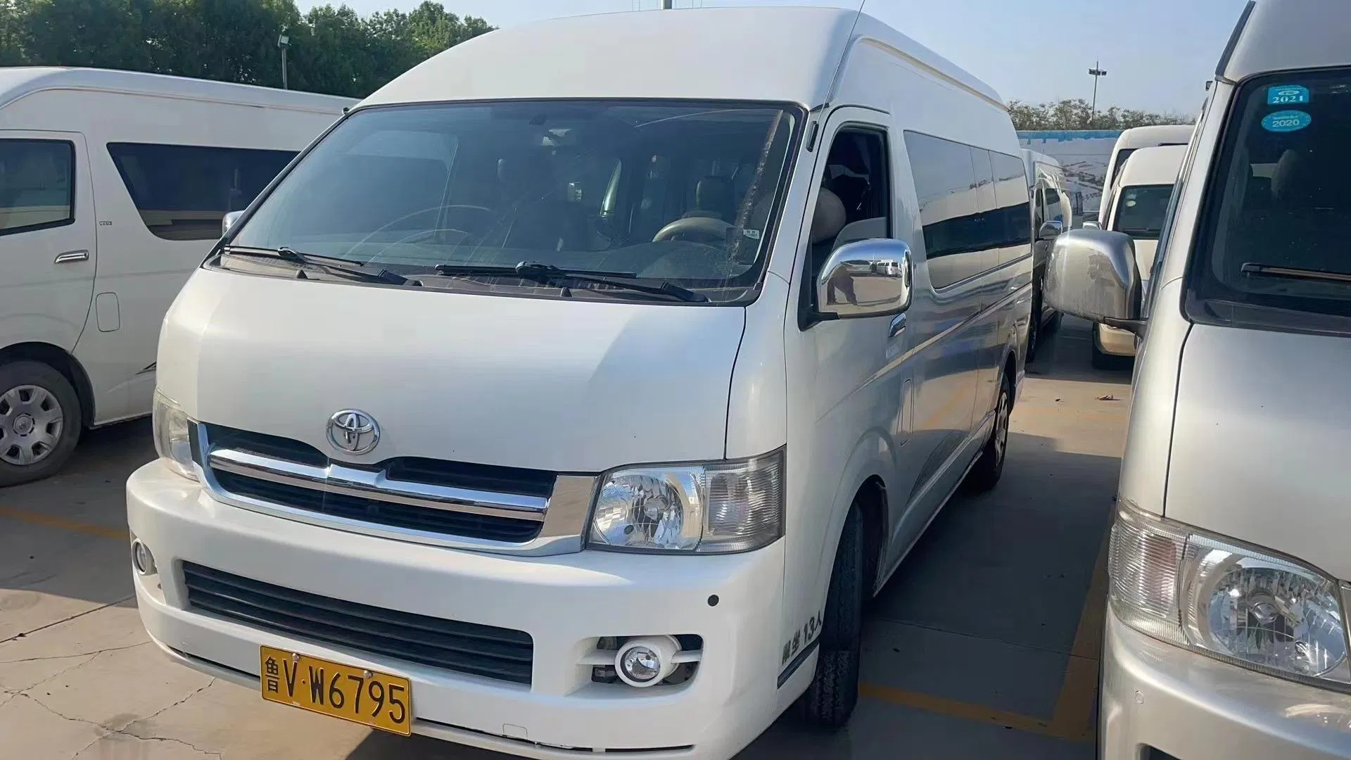 Hot Selling Used Hiace Luxury Passenger Van 16-Seater for Sale