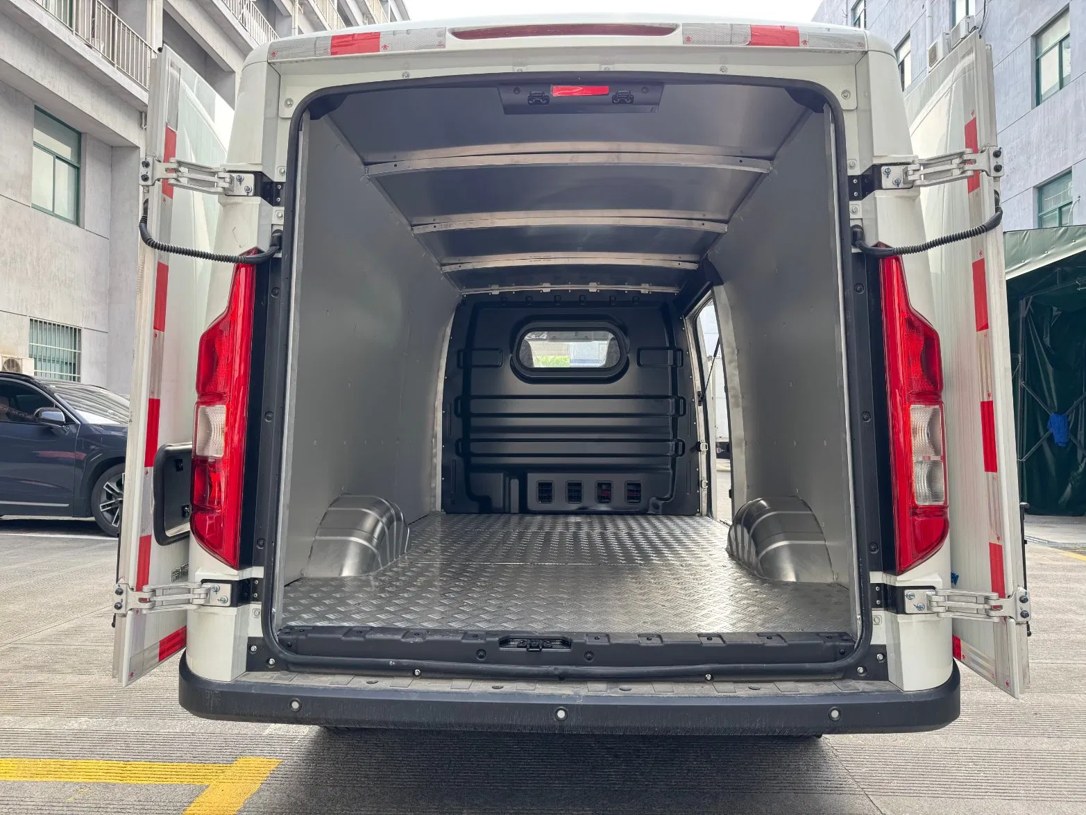 Karry Dolphin EV8 Van Cargo 7.5m³ H-Quality Electric New Energy Commercial Vehicles Used Car